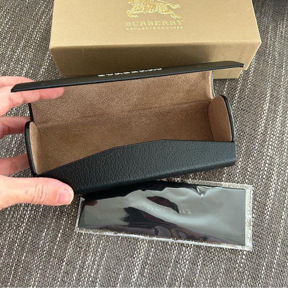 Burberry Eyeglass Case with cloth and box - Picture 2 of 3